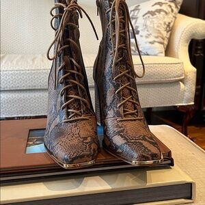 Steve Madden Snakeskin Lace-Up Ankle Boots Sz 8